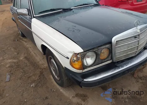 1981 Mercedes-Benz 240 D z USA, uszkodzony, nr VIN WDBAB23A7BB232079